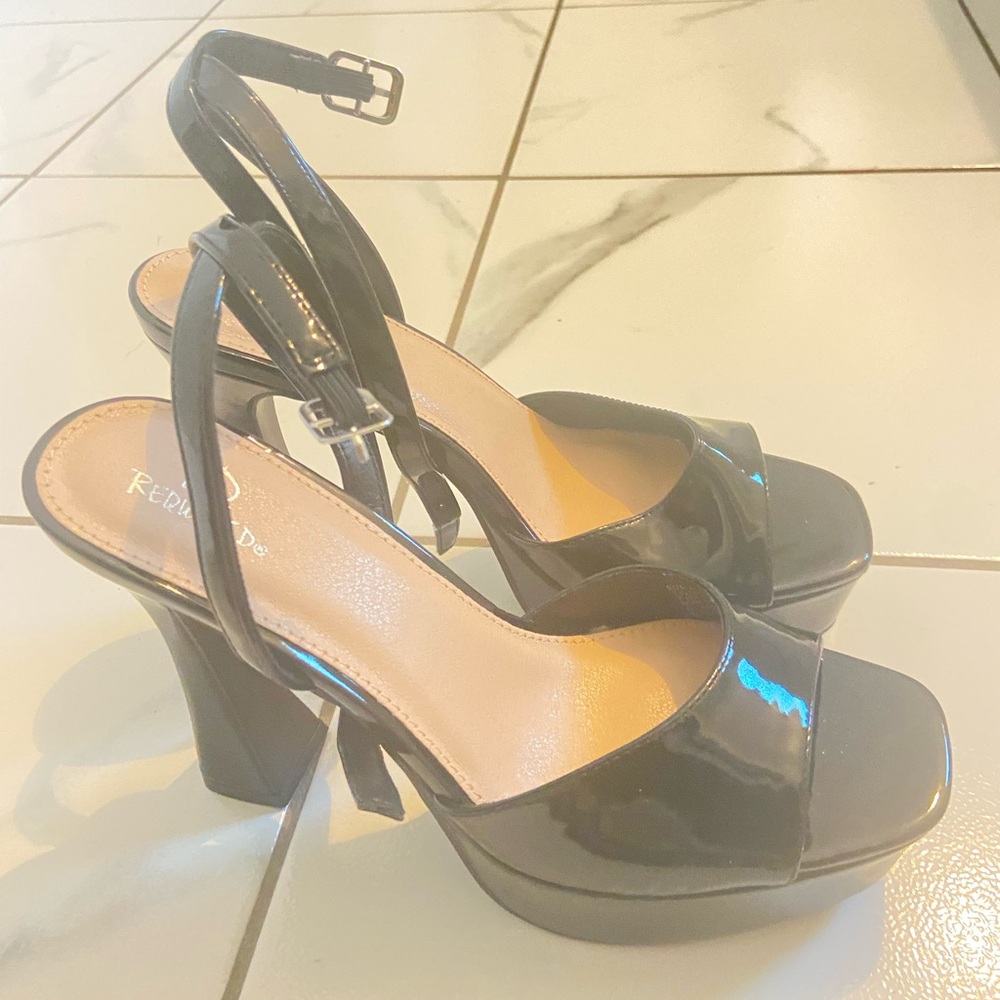 Black heels never worn